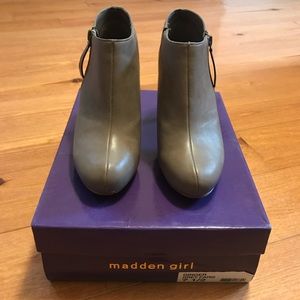 Madden Girl Ginger Grey Paris Size 7.5